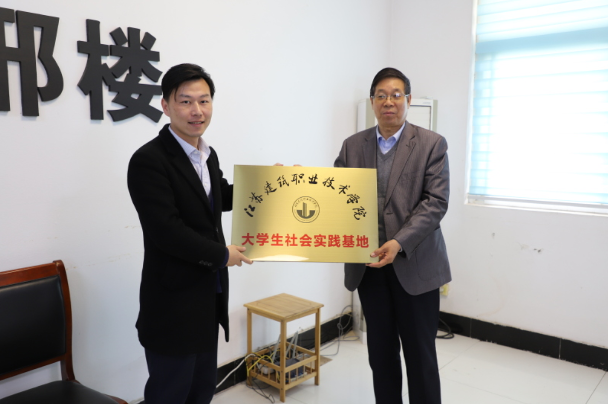 校外辅导“加油站”，高校社会实践基地实现“校地共建”