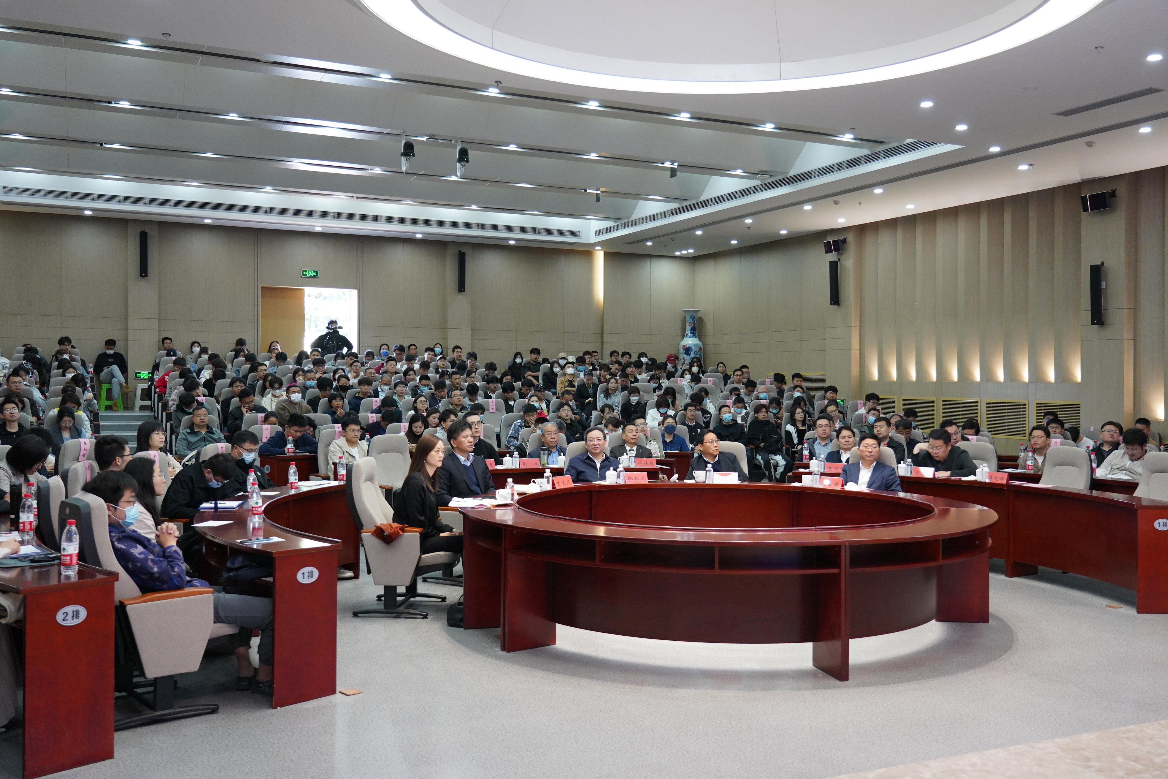 绿色建筑与建筑文化高峰论坛在江苏建院举办，建筑业发展新机遇引热议